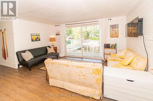 1020 Sunset Boulevard, Gravenhurst, ON - Indoor Photo Showing Living Room