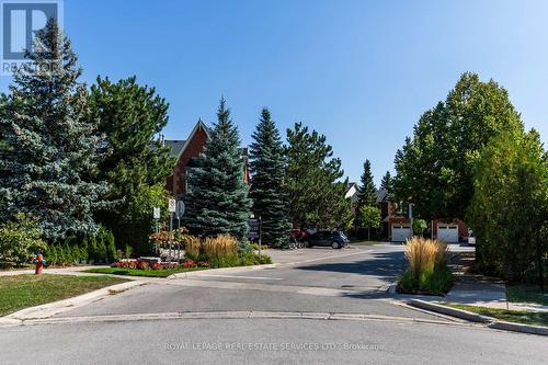 24 - 2004 Glenada Crescent, Oakville (Iroquois Ridge North), ON - Outdoor