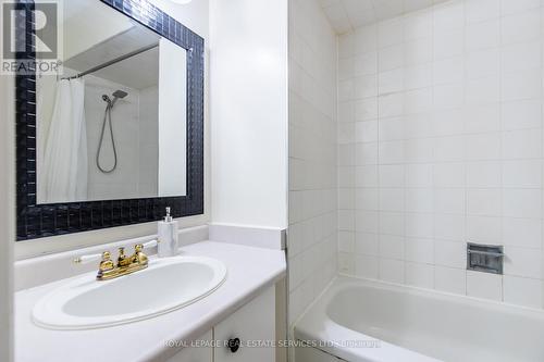 24 - 2004 Glenada Crescent, Oakville (Iroquois Ridge North), ON - Indoor Photo Showing Bathroom