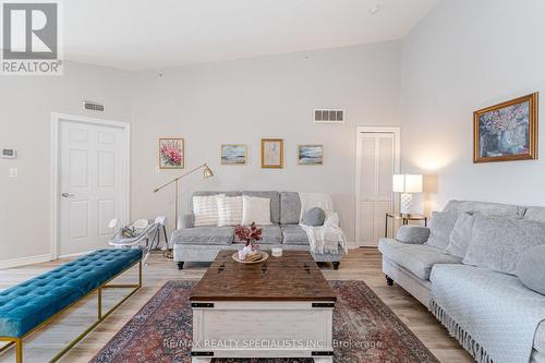 412 - 1350 Main Street E, Milton (Dempsey), ON - Indoor Photo Showing Living Room