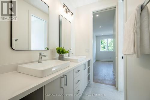 59 Brian Boulevard, Hamilton (Waterdown), ON - Indoor Photo Showing Bathroom