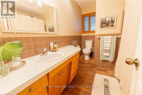 4 Joanna Drive, St. Catharines, ON - Indoor Photo Showing Bathroom