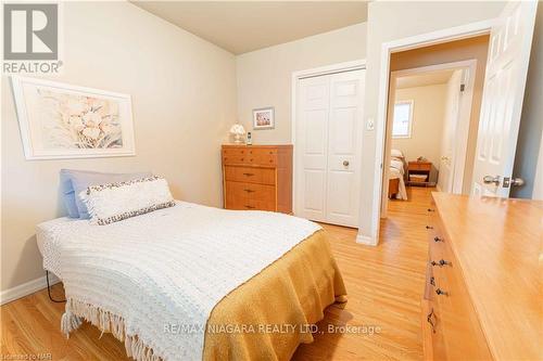 4 Joanna Drive, St. Catharines, ON - Indoor Photo Showing Bedroom