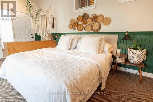 4 Joanna Drive, St. Catharines, ON - Indoor Photo Showing Bedroom