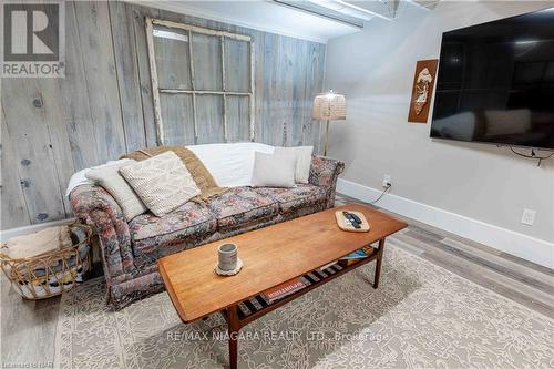 4 Joanna Drive, St. Catharines, ON - Indoor Photo Showing Living Room