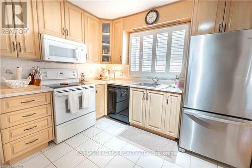 4 Joanna Drive, St. Catharines, ON - Indoor Photo Showing Kitchen