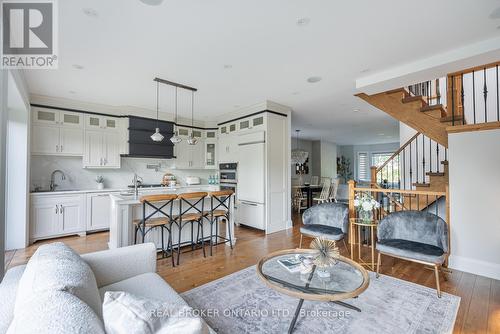 106 Ballacaine Drive, Toronto, ON - Indoor Photo Showing Living Room