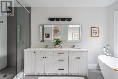 106 Ballacaine Drive, Toronto, ON - Indoor Photo Showing Bathroom