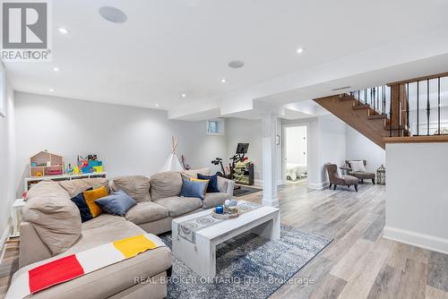 106 Ballacaine Drive, Toronto, ON - Indoor Photo Showing Living Room