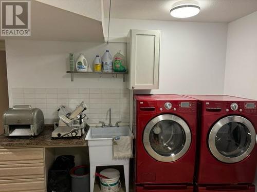 1560 24 Street Ne, Salmon Arm, BC - Indoor Photo Showing Laundry Room