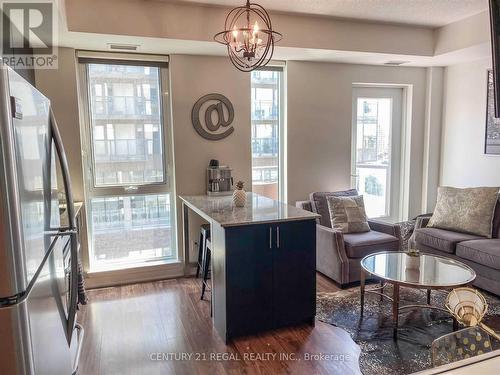 912 - 260 Sackville Street, Toronto (Regent Park), ON - Indoor Photo Showing Living Room