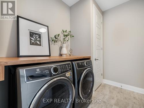 3144 Harasym Trail, Oakville, ON - Indoor Photo Showing Laundry Room