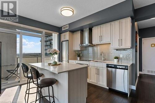 2087 Fairview Street Unit# 1304, Burlington, ON - Indoor Photo Showing Kitchen With Stainless Steel Kitchen With Upgraded Kitchen