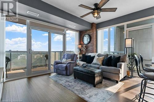 2087 Fairview Street Unit# 1304, Burlington, ON - Indoor Photo Showing Living Room