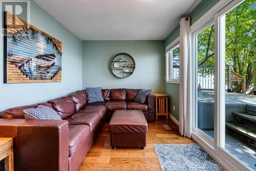 1028 Point Pelee Drive, Leamington, ON - Indoor Photo Showing Living Room