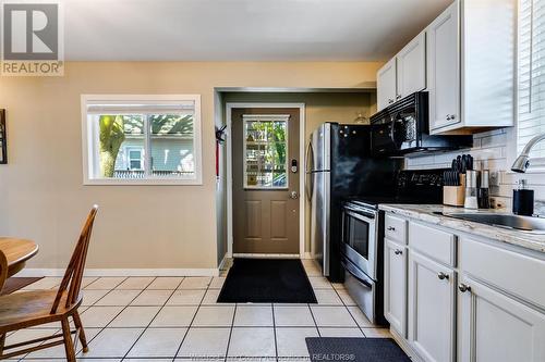 1028 Point Pelee Drive, Leamington, ON - Indoor Photo Showing Kitchen