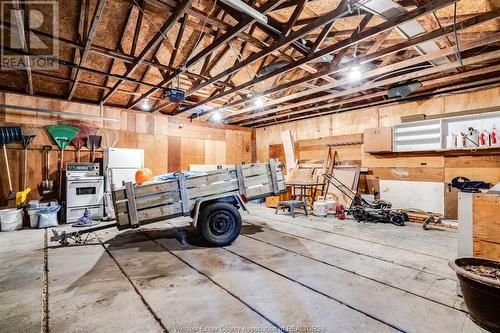 1028 Point Pelee Drive, Leamington, ON - Indoor Photo Showing Garage