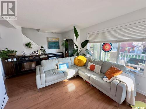 5 4545 Delhaye Way, Regina, SK - Indoor Photo Showing Living Room