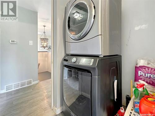 13 3Rd Avenue E, Metinota, SK - Indoor Photo Showing Laundry Room