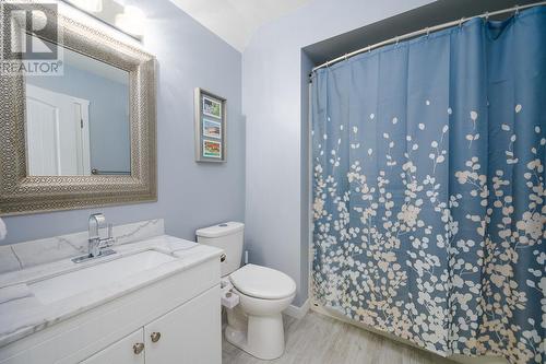 721 Bramble Crt, Kamloops, BC - Indoor Photo Showing Bathroom