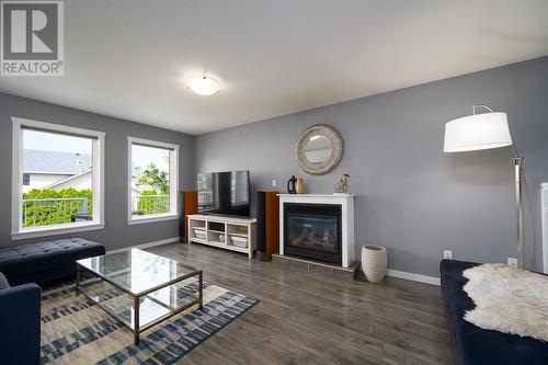 721 Bramble Crt, Kamloops, BC - Indoor Photo Showing Living Room With Fireplace