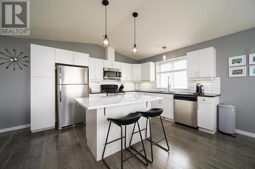 721 Bramble Crt, Kamloops, BC - Indoor Photo Showing Kitchen With Stainless Steel Kitchen With Upgraded Kitchen