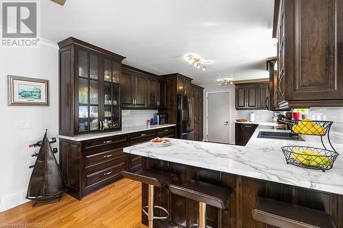 699 20Th Street W, Owen Sound, ON - Indoor Photo Showing Kitchen With Double Sink