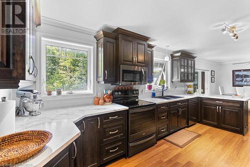 699 20Th Street W, Owen Sound, ON - Indoor Photo Showing Kitchen With Double Sink