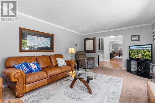 699 20Th Street W, Owen Sound, ON - Indoor Photo Showing Living Room