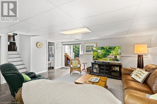 699 20Th Street W, Owen Sound, ON - Indoor Photo Showing Living Room