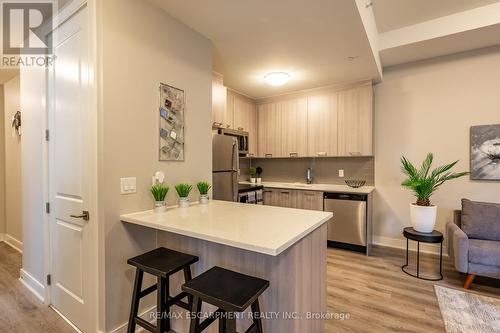 316 - 150 Main Street W, Hamilton, ON - Indoor Photo Showing Kitchen