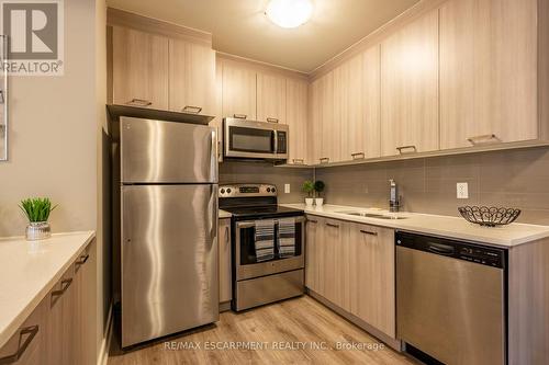 316 - 150 Main Street W, Hamilton (Central), ON - Indoor Photo Showing Kitchen