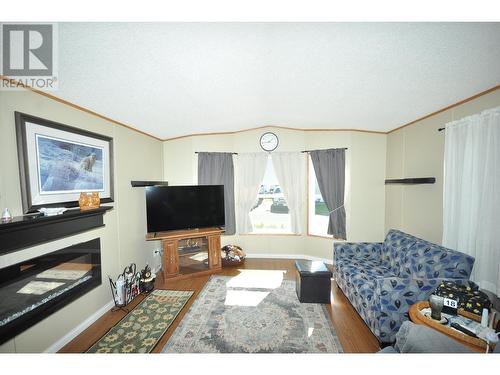 46 1400 Western Avenue, Williams Lake, BC - Indoor Photo Showing Living Room With Fireplace