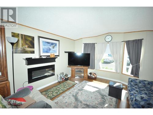 46 1400 Western Avenue, Williams Lake, BC - Indoor Photo Showing Living Room With Fireplace