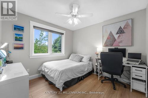 25 Lisbon Court, Wasaga Beach, ON - Indoor Photo Showing Bedroom