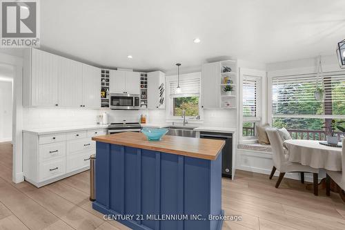 25 Lisbon Court, Wasaga Beach, ON - Indoor Photo Showing Kitchen