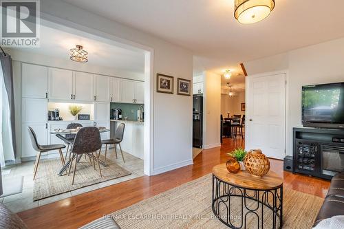 67 Golden Iris Crescent, Hamilton, ON - Indoor Photo Showing Living Room