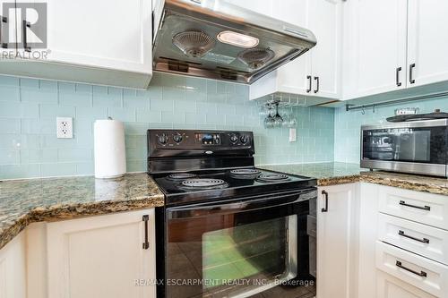 67 Golden Iris Crescent, Hamilton, ON - Indoor Photo Showing Kitchen