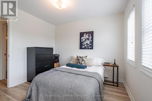 67 Golden Iris Crescent, Hamilton, ON - Indoor Photo Showing Bedroom