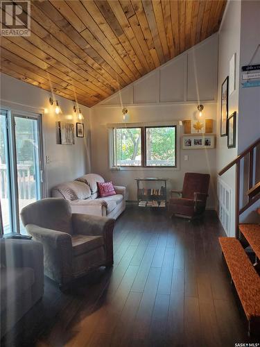 322 Lakeside Crescent, Coteau Beach, SK - Indoor Photo Showing Living Room