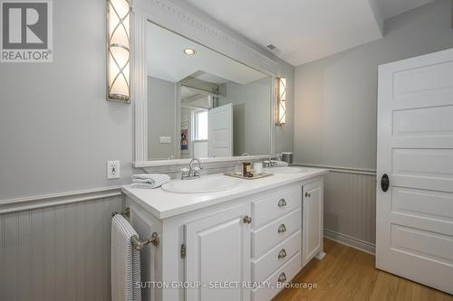 867 Hellmuth Avenue, London, ON - Indoor Photo Showing Bathroom