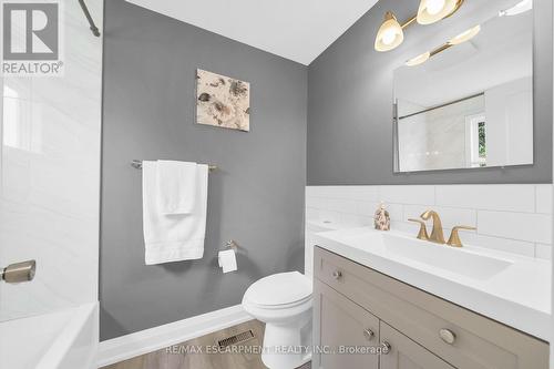 16 Boon Court, Hamilton, ON - Indoor Photo Showing Bathroom