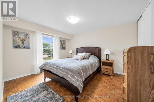 16 Boon Court, Hamilton, ON - Indoor Photo Showing Bedroom