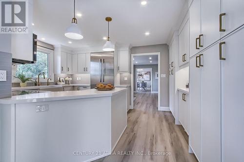 7580 16Th Side Road, King, ON - Indoor Photo Showing Kitchen With Upgraded Kitchen