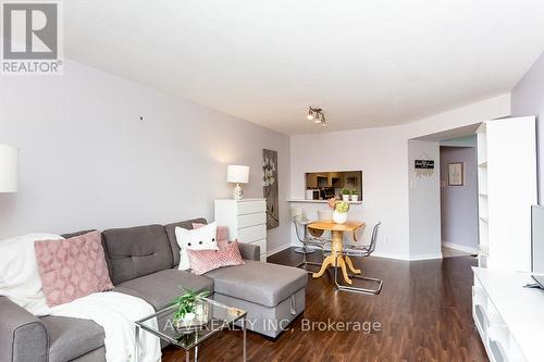 911 - 1485 Lakeshore Road E, Mississauga, ON - Indoor Photo Showing Living Room