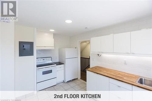 16 Madison Avenue, Hamilton, ON - Indoor Photo Showing Kitchen