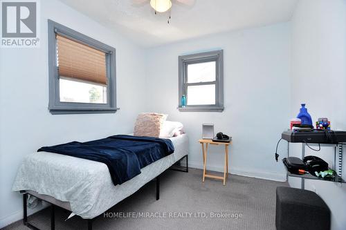 681 Crescent Road, Fort Erie, ON - Indoor Photo Showing Bedroom