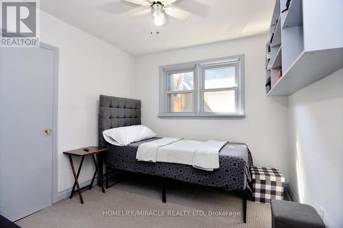 681 Crescent Road, Fort Erie, ON - Indoor Photo Showing Bedroom