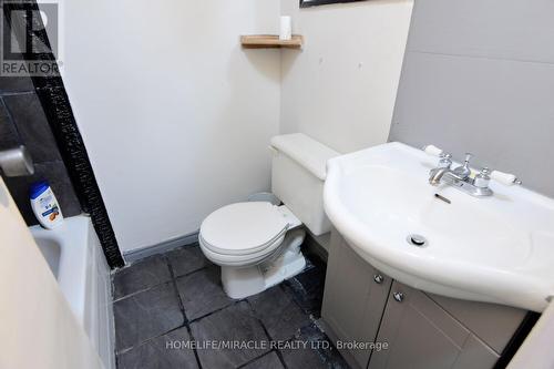 681 Crescent Road, Fort Erie, ON - Indoor Photo Showing Bathroom