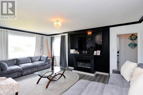 681 Crescent Road, Fort Erie, ON - Indoor Photo Showing Living Room With Fireplace